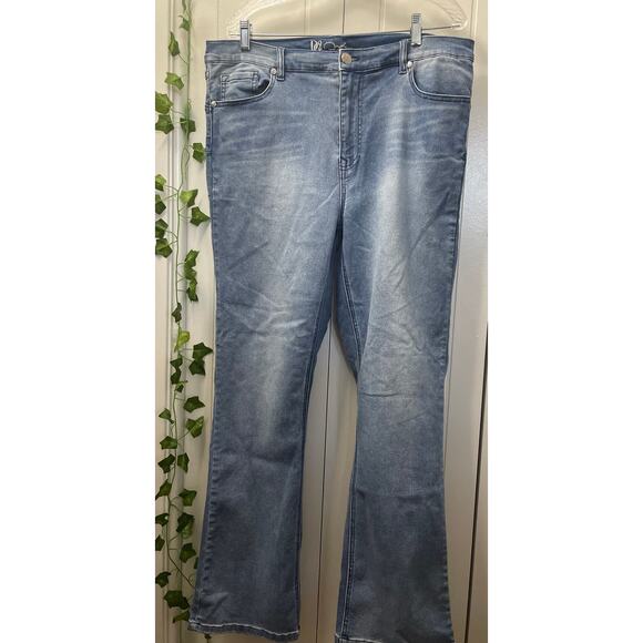 DG2 Gloria Vanderbilt Woman Denim Jeans Size 16W - Picture 1 of 8